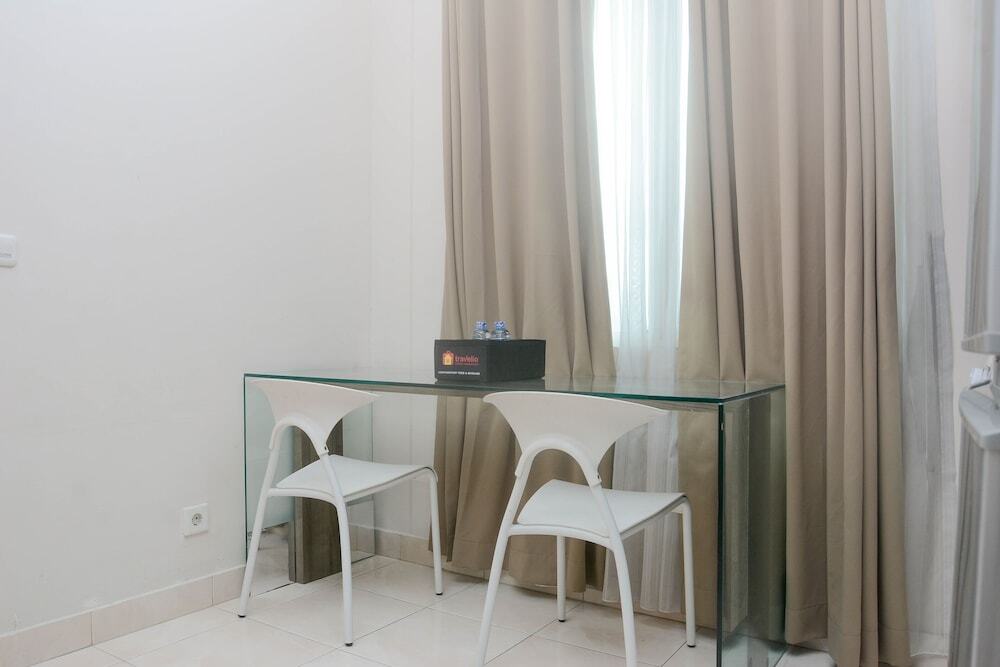 Джакарта: Comfort 1BR at The Boulevard Apartment