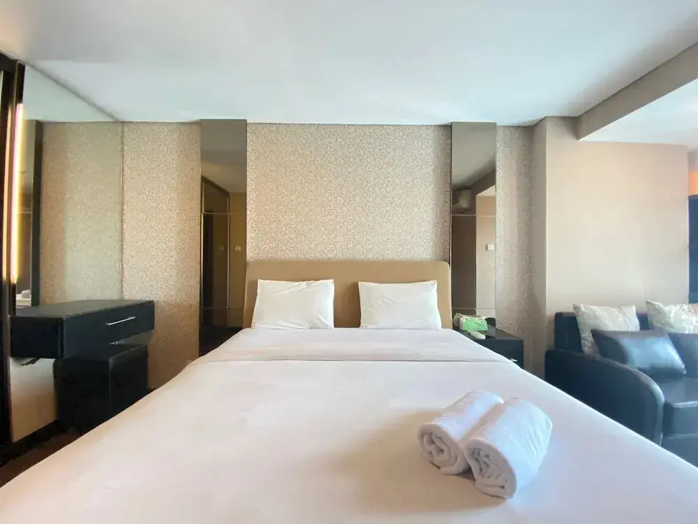 Бандунг: Deluxe & Well Appointed 2BR at El Royale Apartment