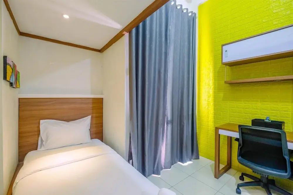 Депок: Cozy Studio with Bunk Bed at Dave Apartment near UI