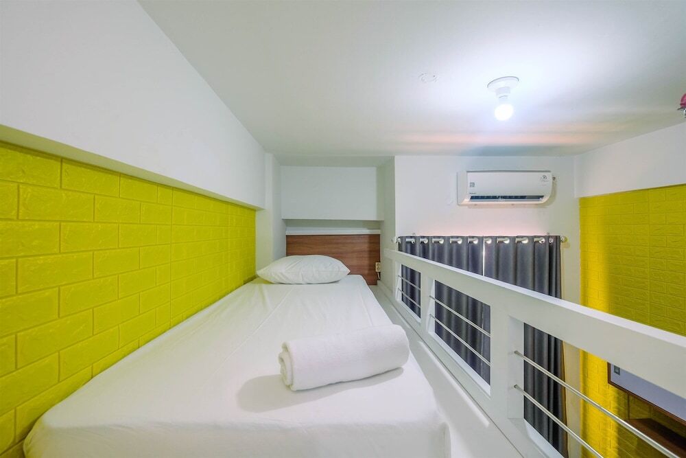 Депок: Cozy Studio with Bunk Bed at Dave Apartment near UI