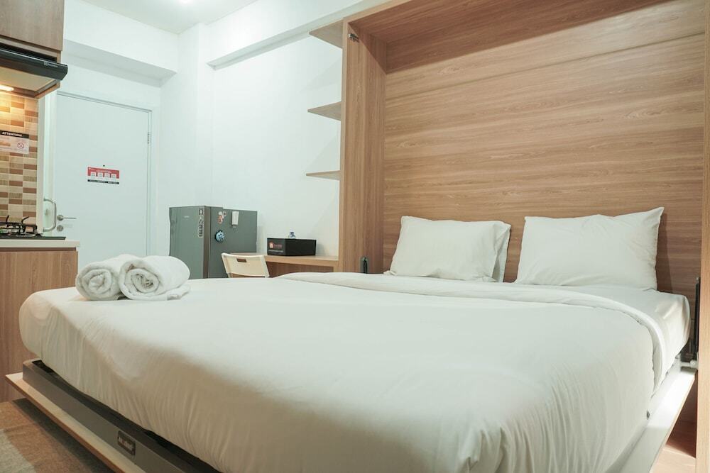 Джакарта: Lovely and Strategic Studio at Green Pramuka Apartment