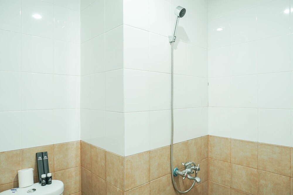 Джакарта: Lovely and Strategic Studio at Green Pramuka Apartment