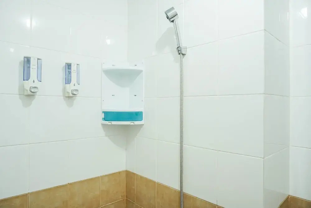 Джакарта: Comfort 2BR Green Pramuka City Apartment near Shopping Center