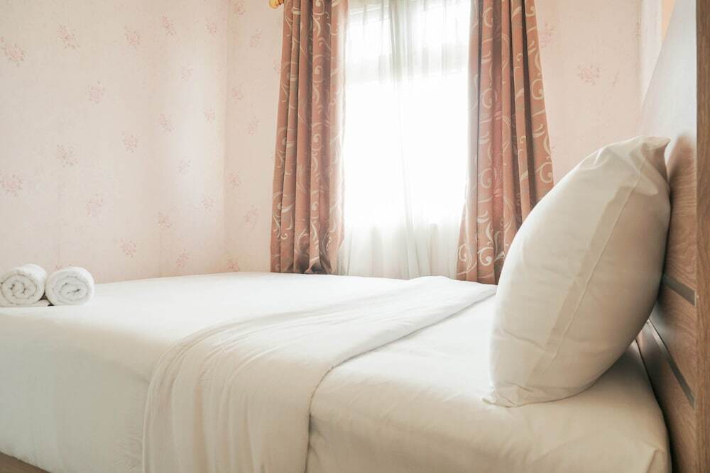 Джакарта: Comfort 2BR Green Pramuka City Apartment near Shopping Center