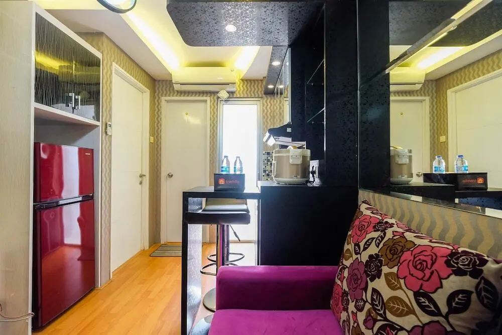 Джакарта: Elegant 2BR Bassura City Apartment