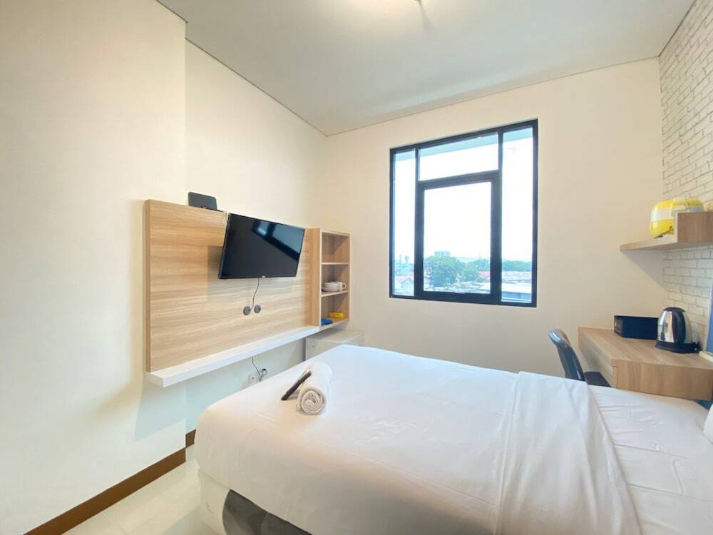 Бандунг: Comfortable Studio Semi Apartment at The Lodge Paskal near BINUS University