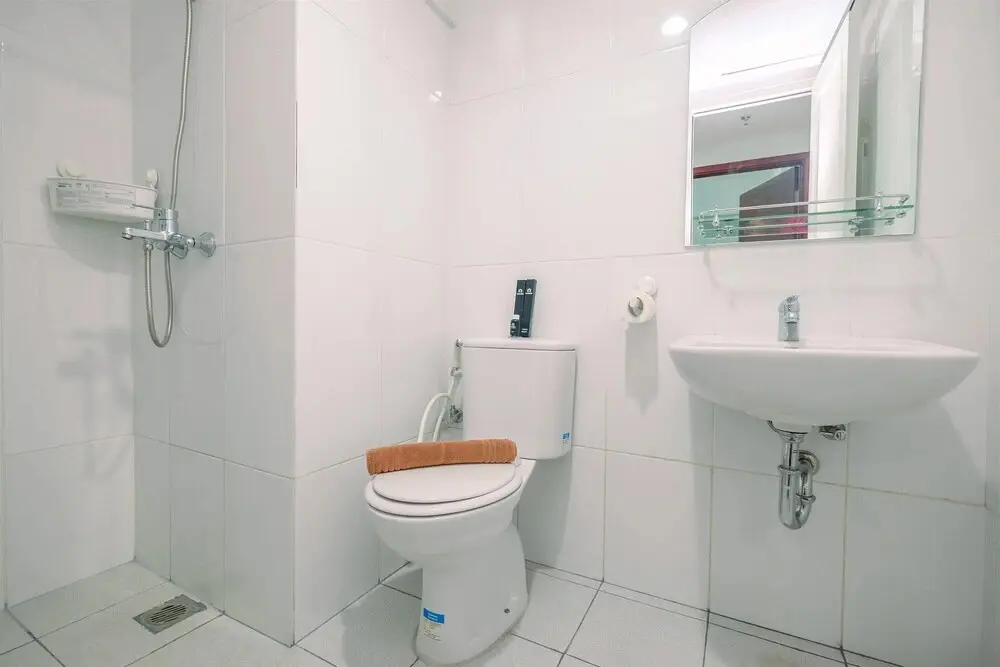 Караванг: Cozy Stay 2BR Tamansari Mahogany Apartment