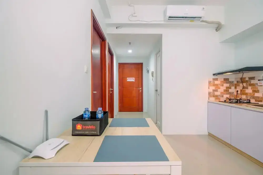 Караванг: Cozy Stay 2BR Tamansari Mahogany Apartment