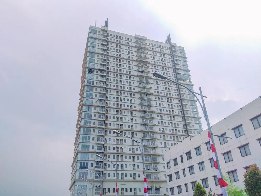 Караванг: Cozy Stay 2BR Tamansari Mahogany Apartment