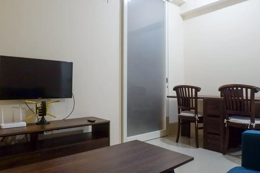 Сурабая: Spacious Comfortable 1BR Apartment at My Tower Surabaya
