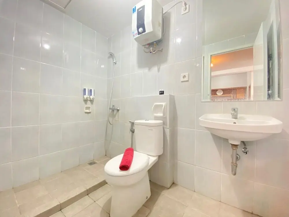 Бандунг: Comfy 2BR Apartment at Newton Residence near Tol Buah Batu