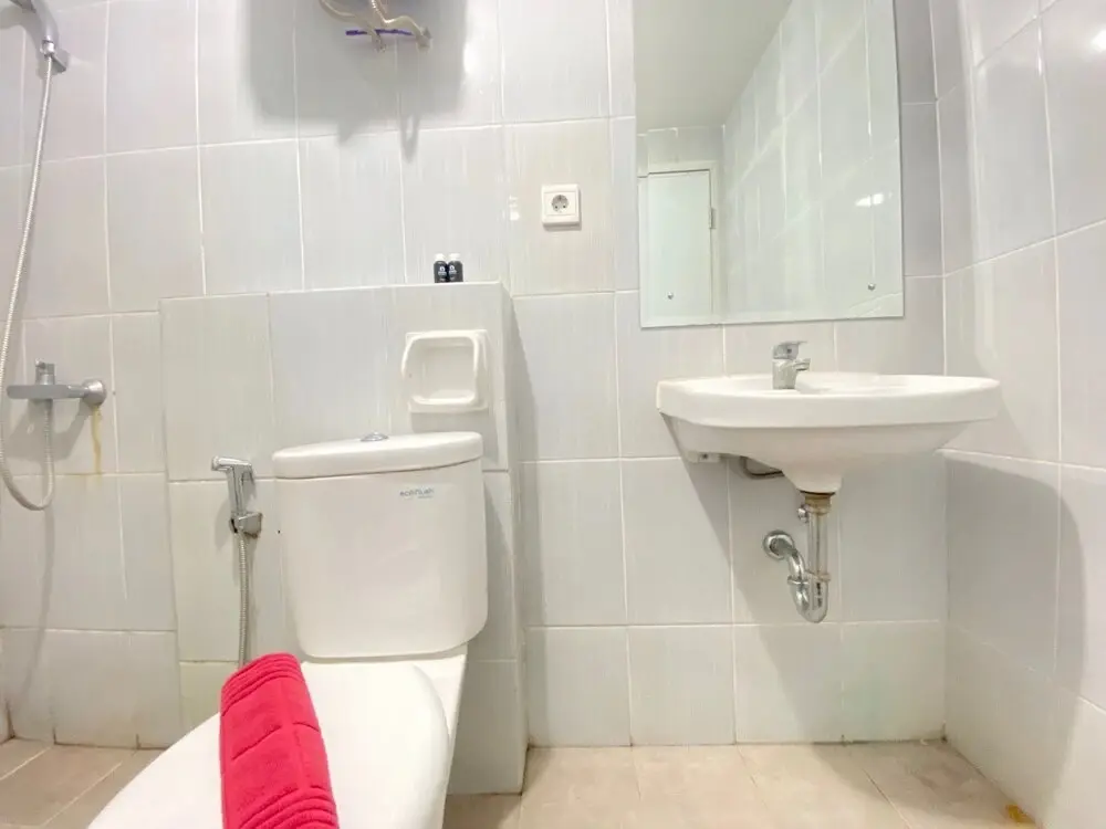Бандунг: Comfy 2BR Apartment at Newton Residence near Tol Buah Batu