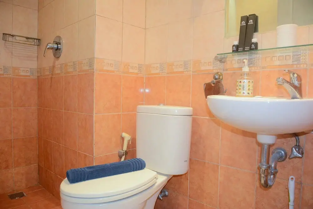 Джакарта: Simple and Comfortable 2BR at City Home MOI Apartment