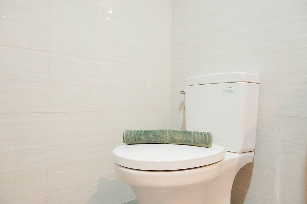 Джакарта: Brand New and Modern Studio at Ciputra International Apartment