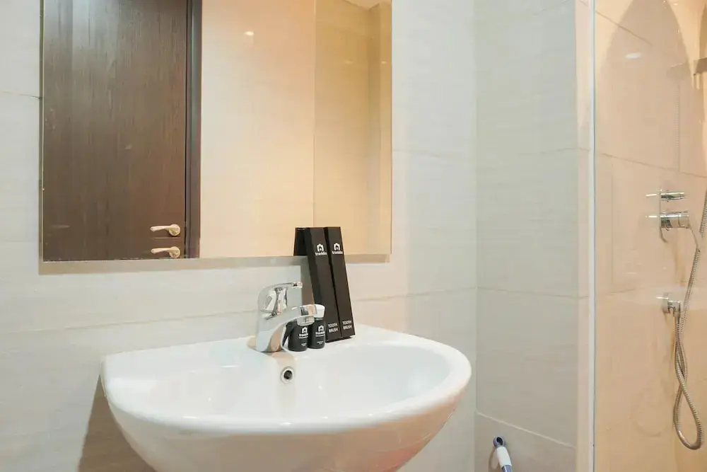 Джакарта: Brand New and Modern Studio at Ciputra International Apartment