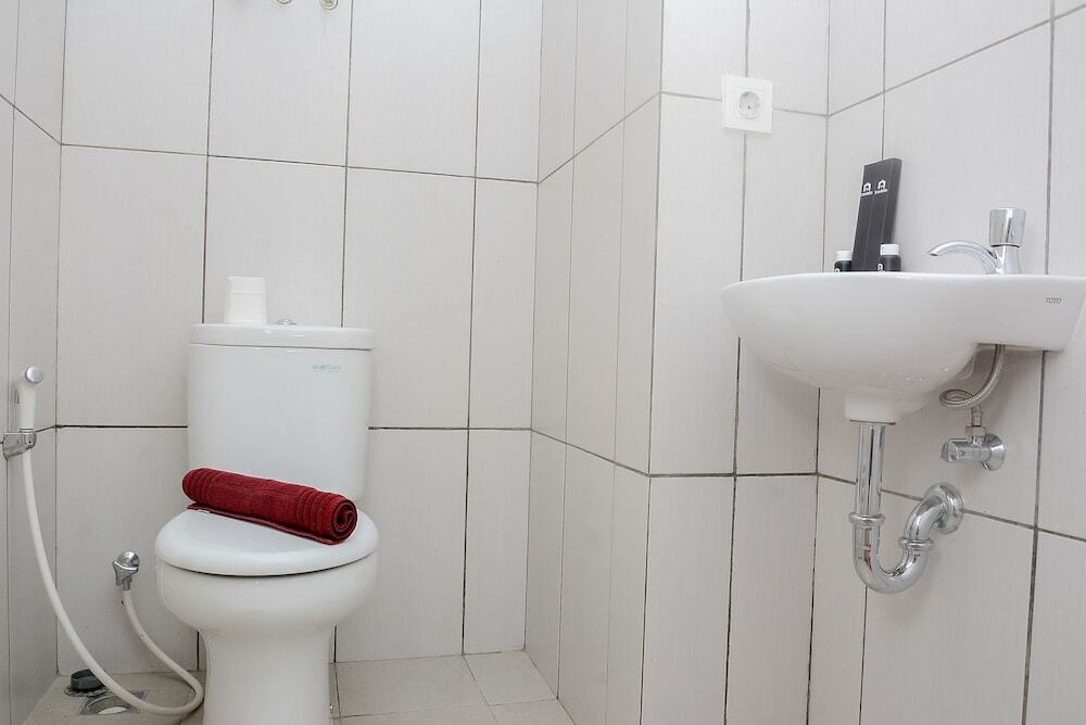 Бекаси: Well Appointed Studio at Grand Kamala Lagoon Apartment