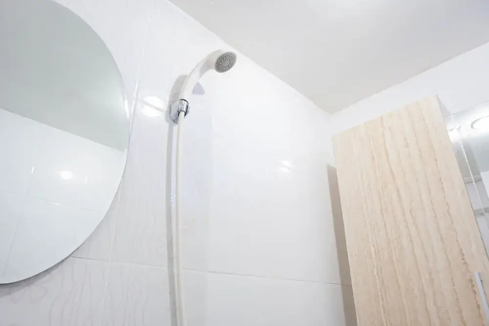 Джакарта: Homey and Fresh 2BR Green Pramuka Apartment