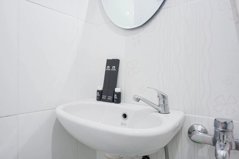 Джакарта: Homey and Fresh 2BR Green Pramuka Apartment