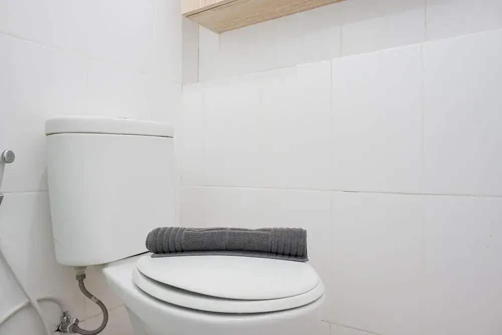 Джакарта: Homey and Fresh 2BR Green Pramuka Apartment