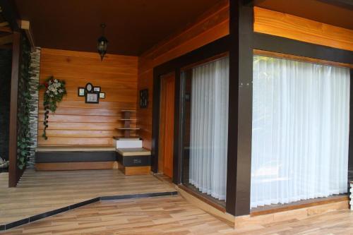 Тодзе Уна-Уна Регентство: Lawaka Hotel