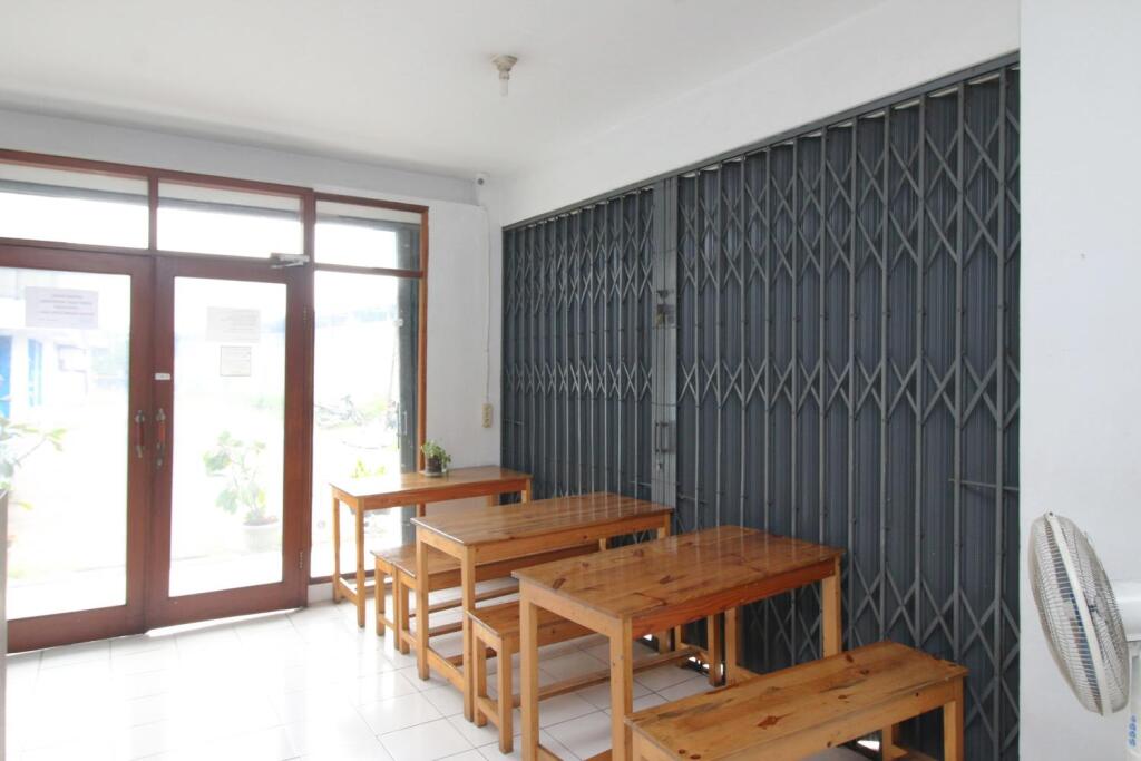 Тангеранг: Hotel Mama Syariah at Ruko Kutajaya