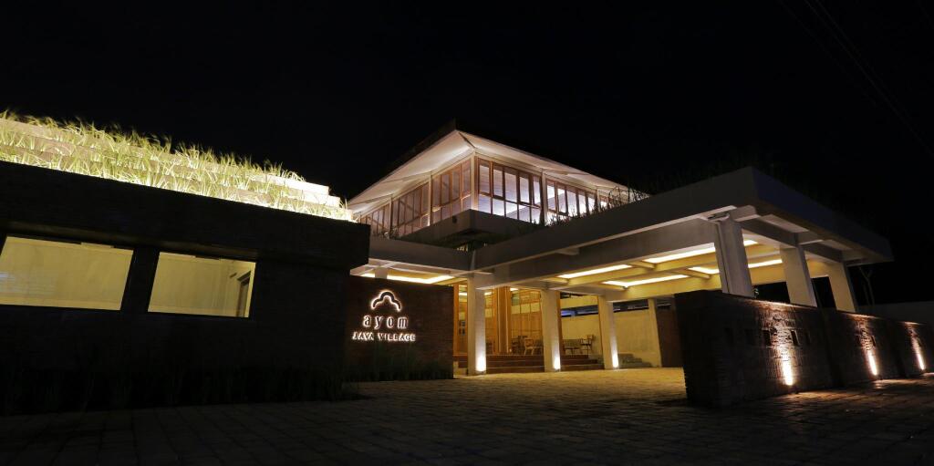 Караганьяр: Ayom Java Village