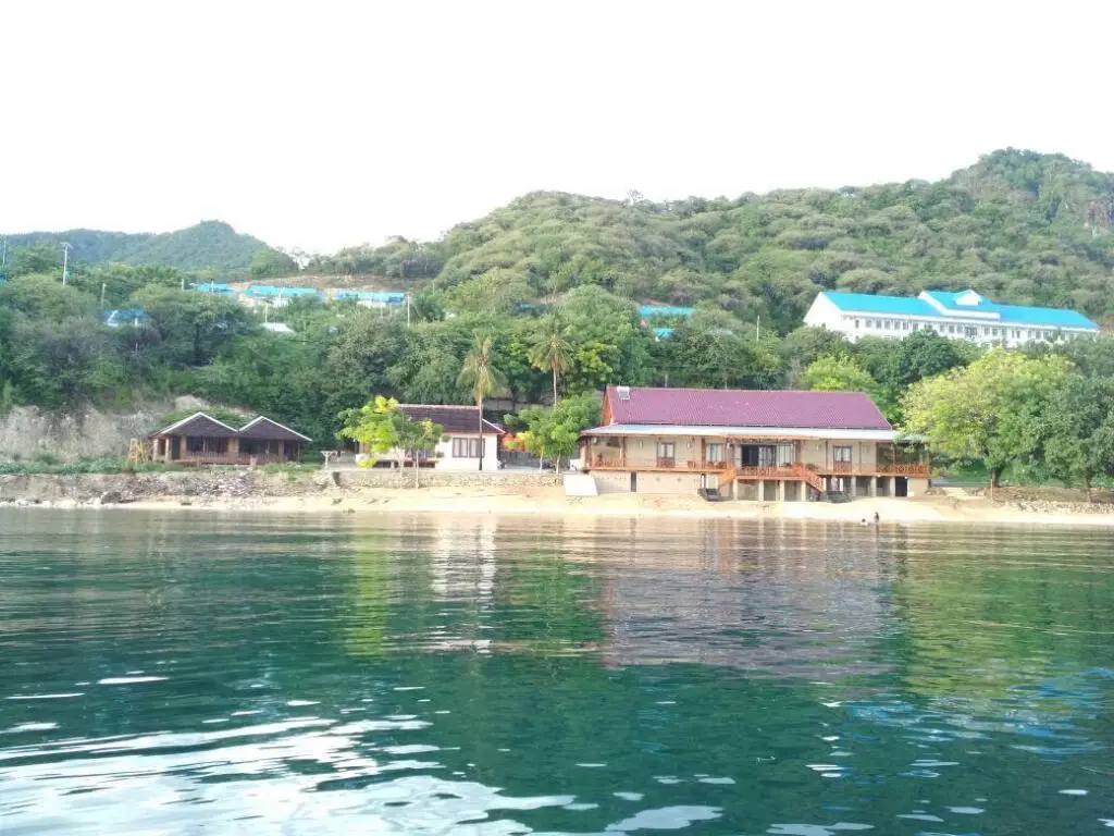 Горонтало: century beach resort gorontalo