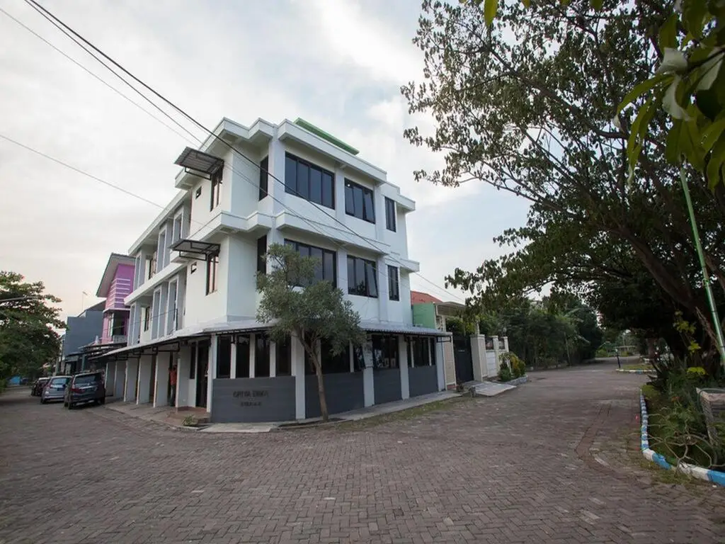 Сурабая: RedDoorz Syariah near DBL Arena 2