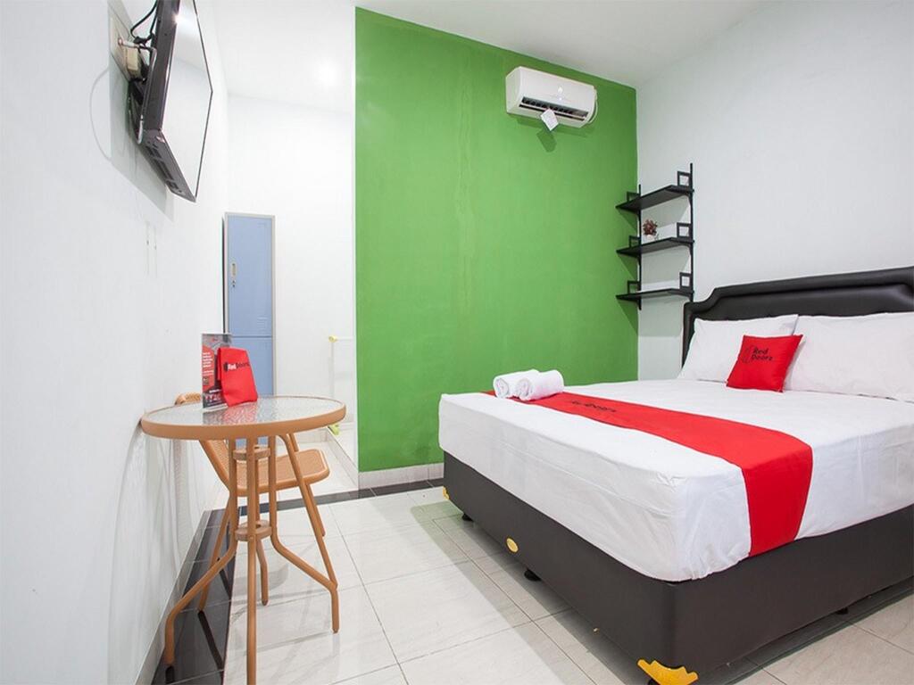 Сурабая: RedDoorz Syariah near DBL Arena 2