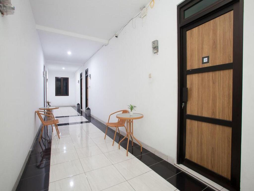 Сурабая: RedDoorz Syariah near DBL Arena 2