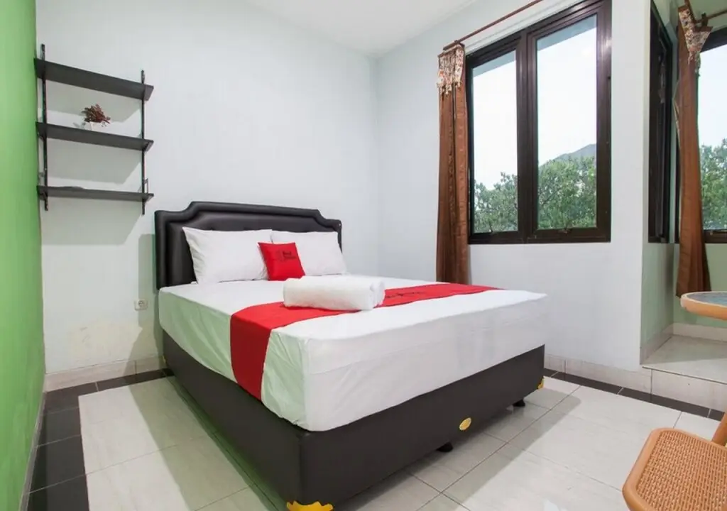 Сурабая: RedDoorz Syariah near DBL Arena 2