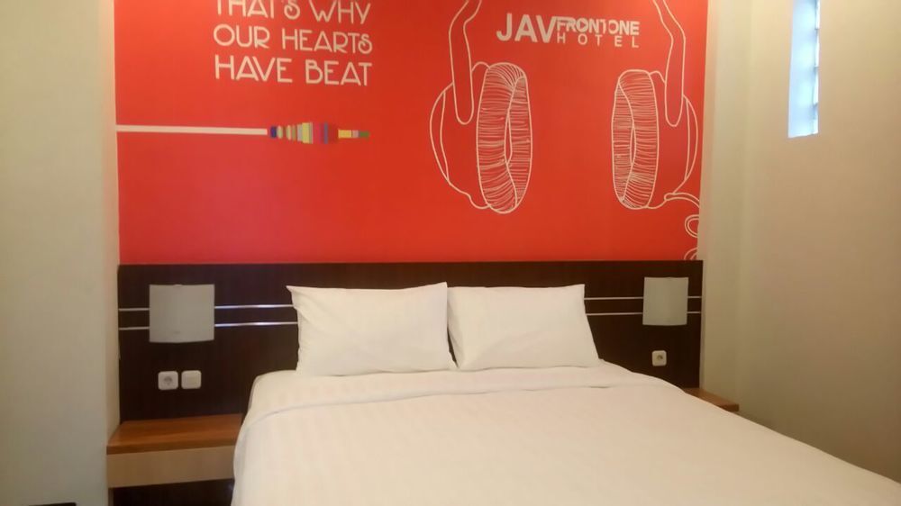Лахат: Hotel JAV Front One