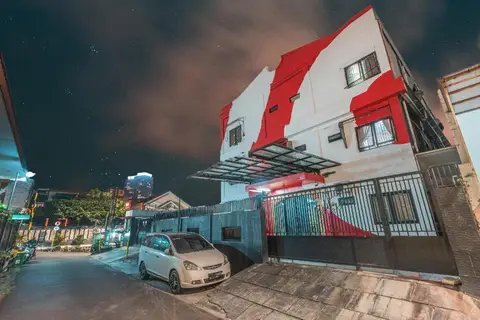 OYO 306 Koen Residence Near RS Gandaria — фото 1