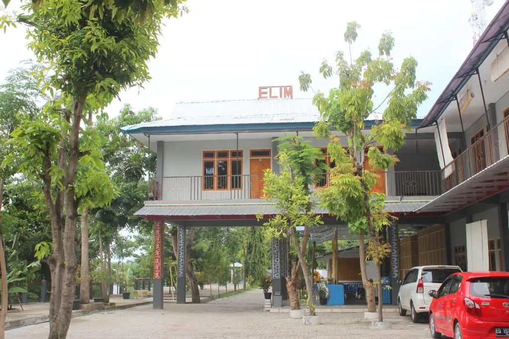 Вайнгапу: Pondok Wisata dan Restoran Elim
