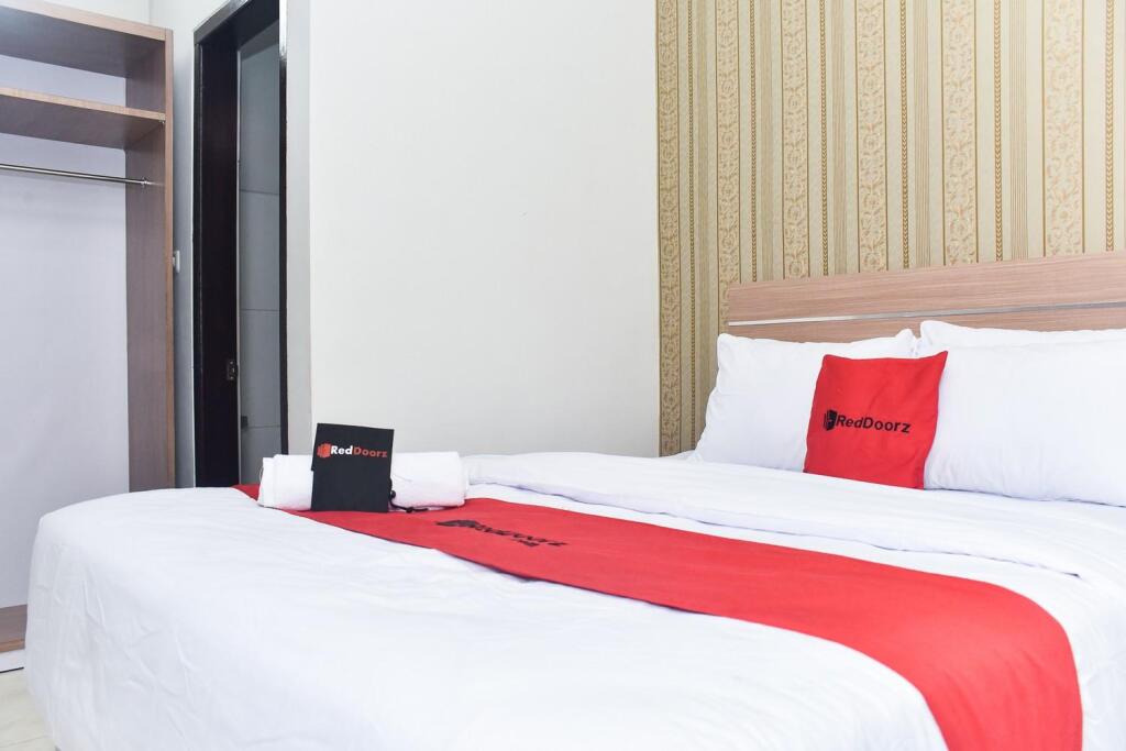 RedDoorz Plus near Malang Town Square — фото 1