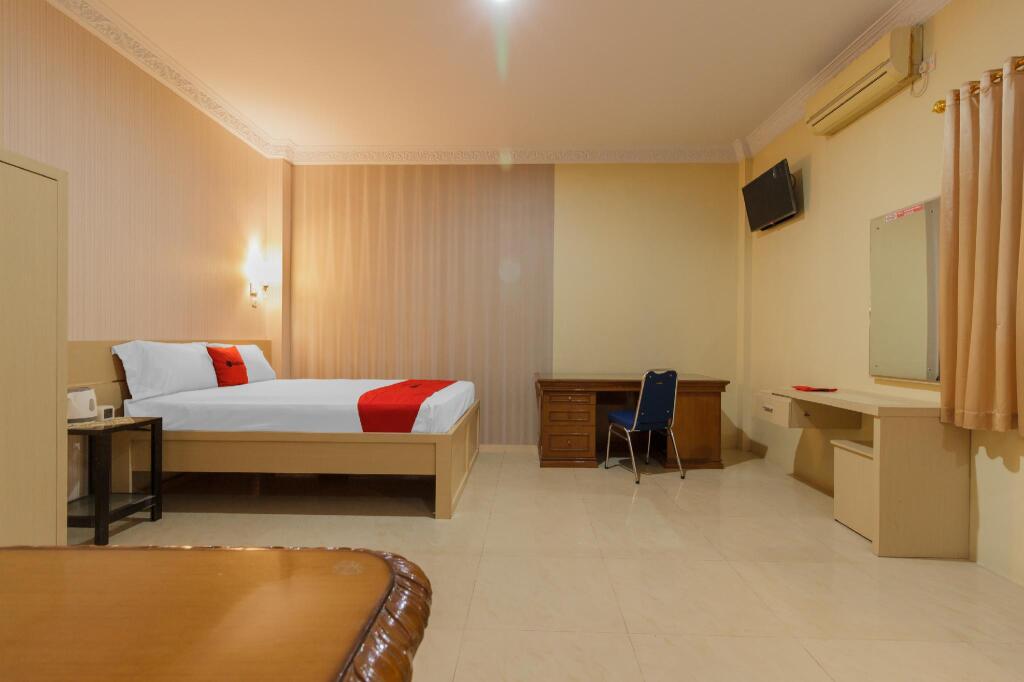 Вори: RedDoorz Plus near Pantai Malalayang Manado