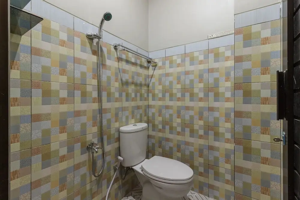 Вори: RedDoorz Plus near Pantai Malalayang Manado