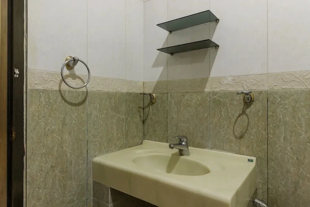 Вори: RedDoorz Plus near Pantai Malalayang Manado