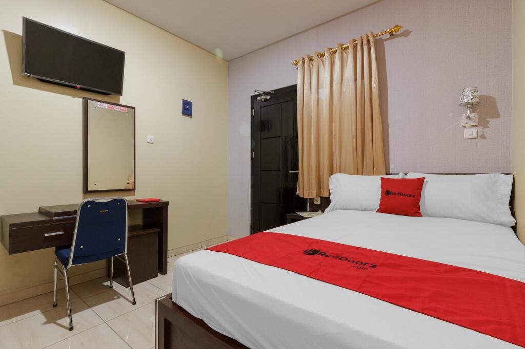 Вори: RedDoorz Plus near Pantai Malalayang Manado