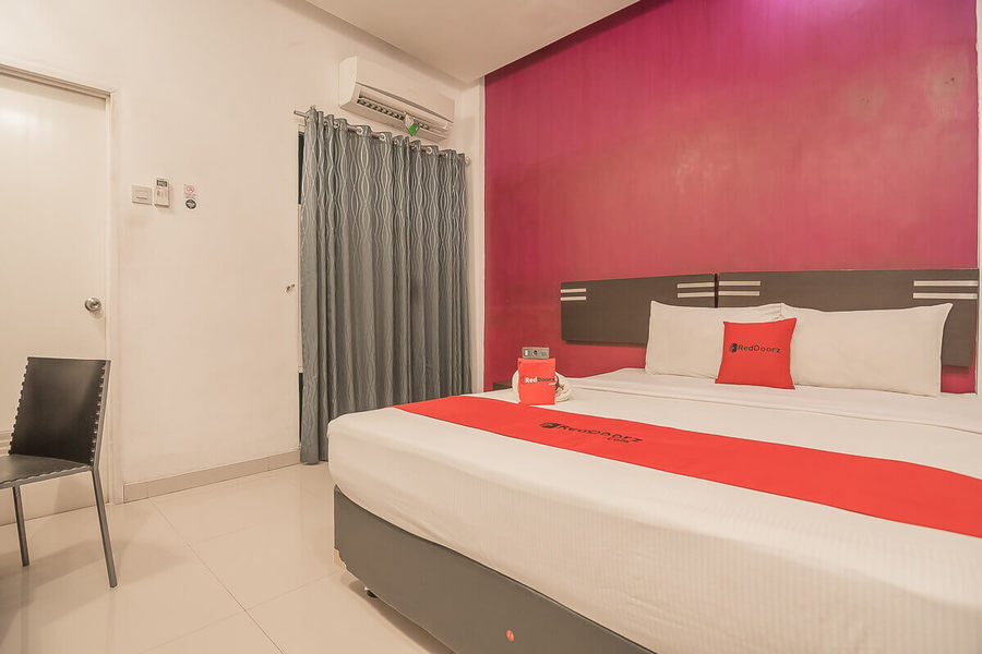 Семаранг: RedDoorz Plus near Undip Pleburan