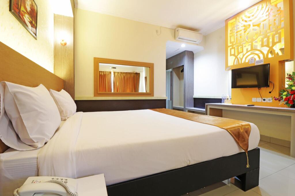 Макассар: Hotel Golden Sari
