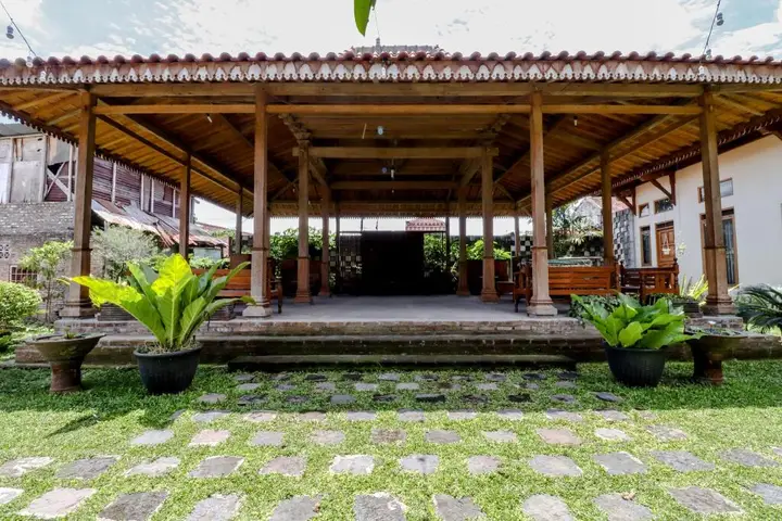 Батуретно: Jenak Homestay