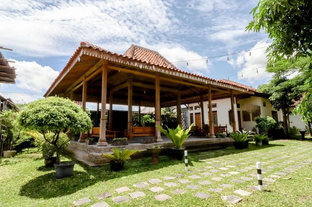 Батуретно: Jenak Homestay