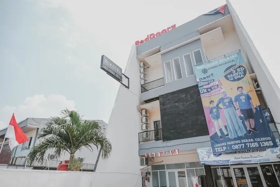 RedDoorz near CBD Ciledug — фото 1