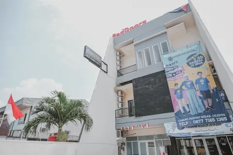 RedDoorz near CBD Ciledug — фото 1