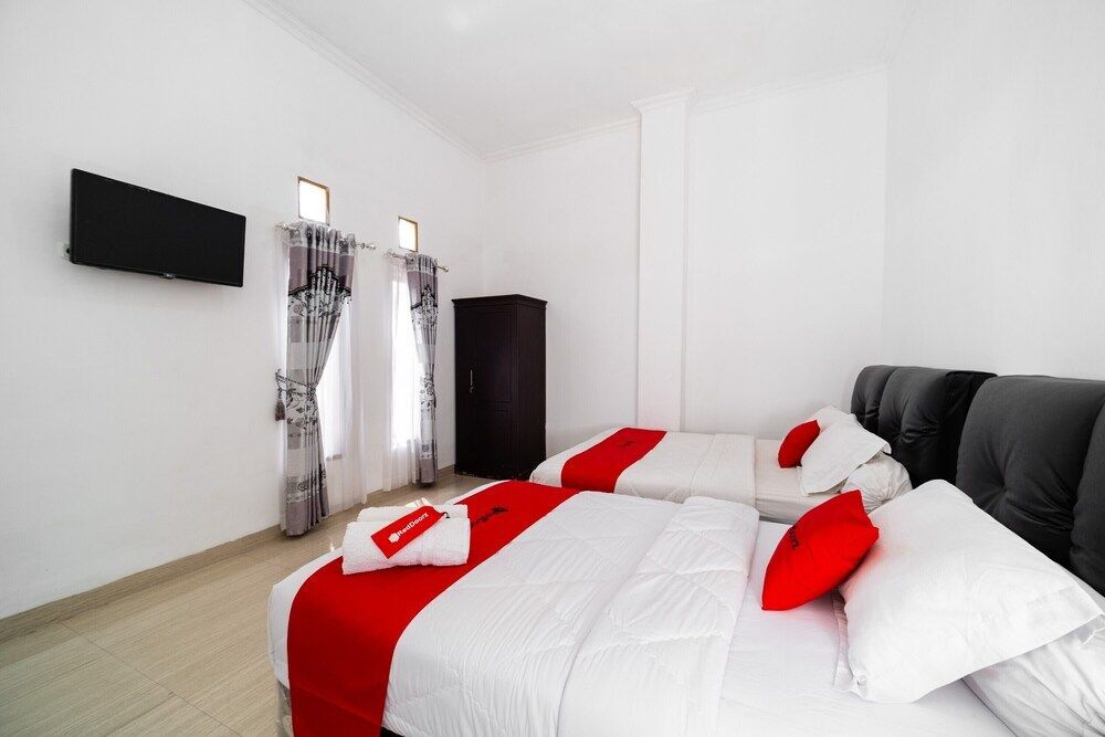 Макассар: RedDoorz near Makassar Town Square 2