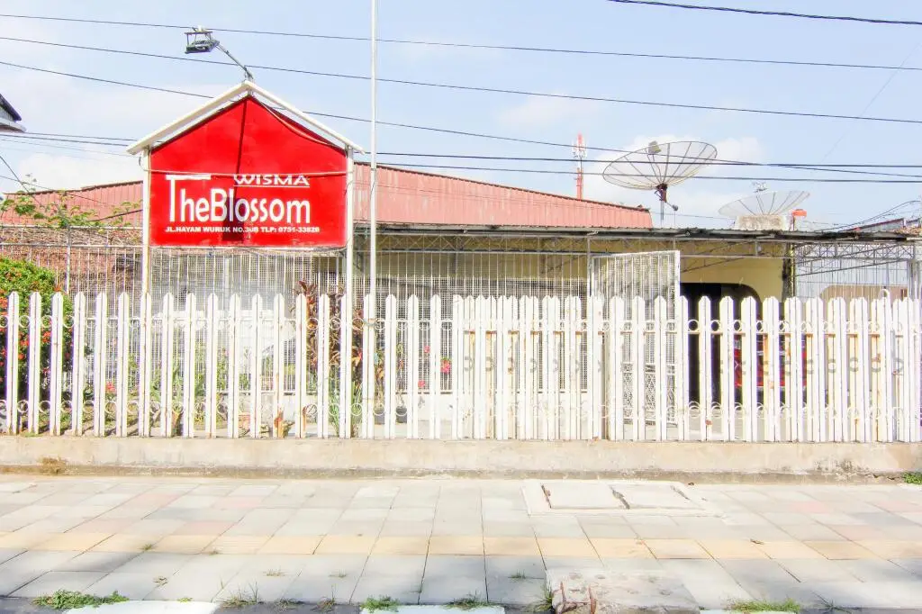 Паданг: Wisma The Blossom
