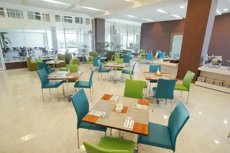 Сурабая: My Tower Hotel Surabaya