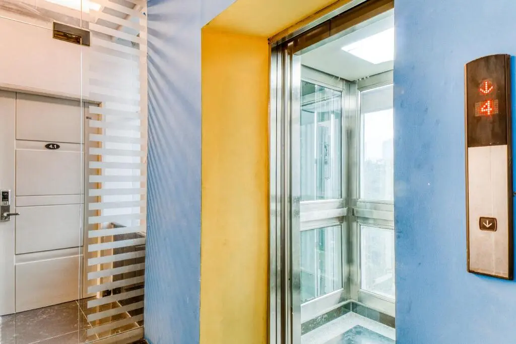 Джакарта: RedDoorz Plus near Taman Ismail Marzuki