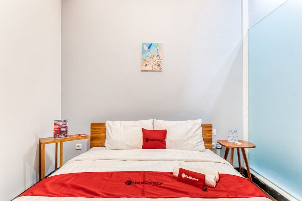 Джакарта: RedDoorz Plus near Taman Ismail Marzuki